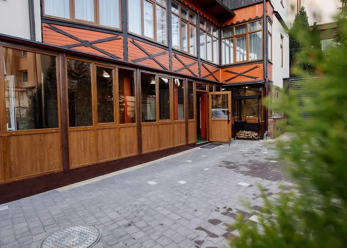 Boutique Refael Отель Трускавец