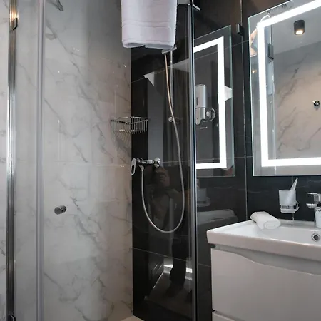 Boutique Refael Hotel Truskavec